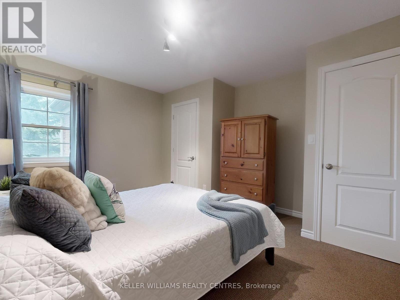 252 Denise Circle, Newmarket (Summerhill Estates), Ontario  L3X 2J9 - Photo 15 - N12189245