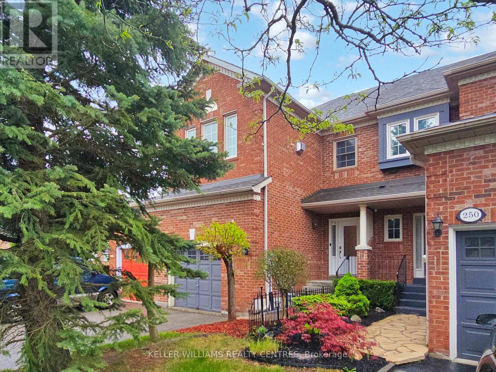 252 Denise Circle, Newmarket (Summerhill Estates), Ontario  L3X 2J9 - Photo 17 - N12189245