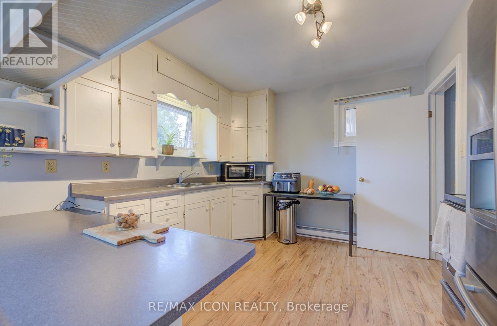 721 Waterloo Street, Wellington North, Ontario  N0G 2L3 - Photo 12 - X12188944