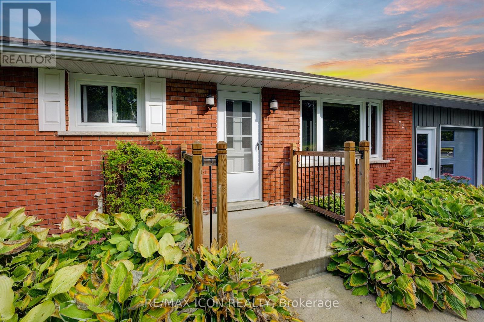 721 Waterloo Street, Wellington North, Ontario  N0G 2L3 - Photo 2 - X12188944