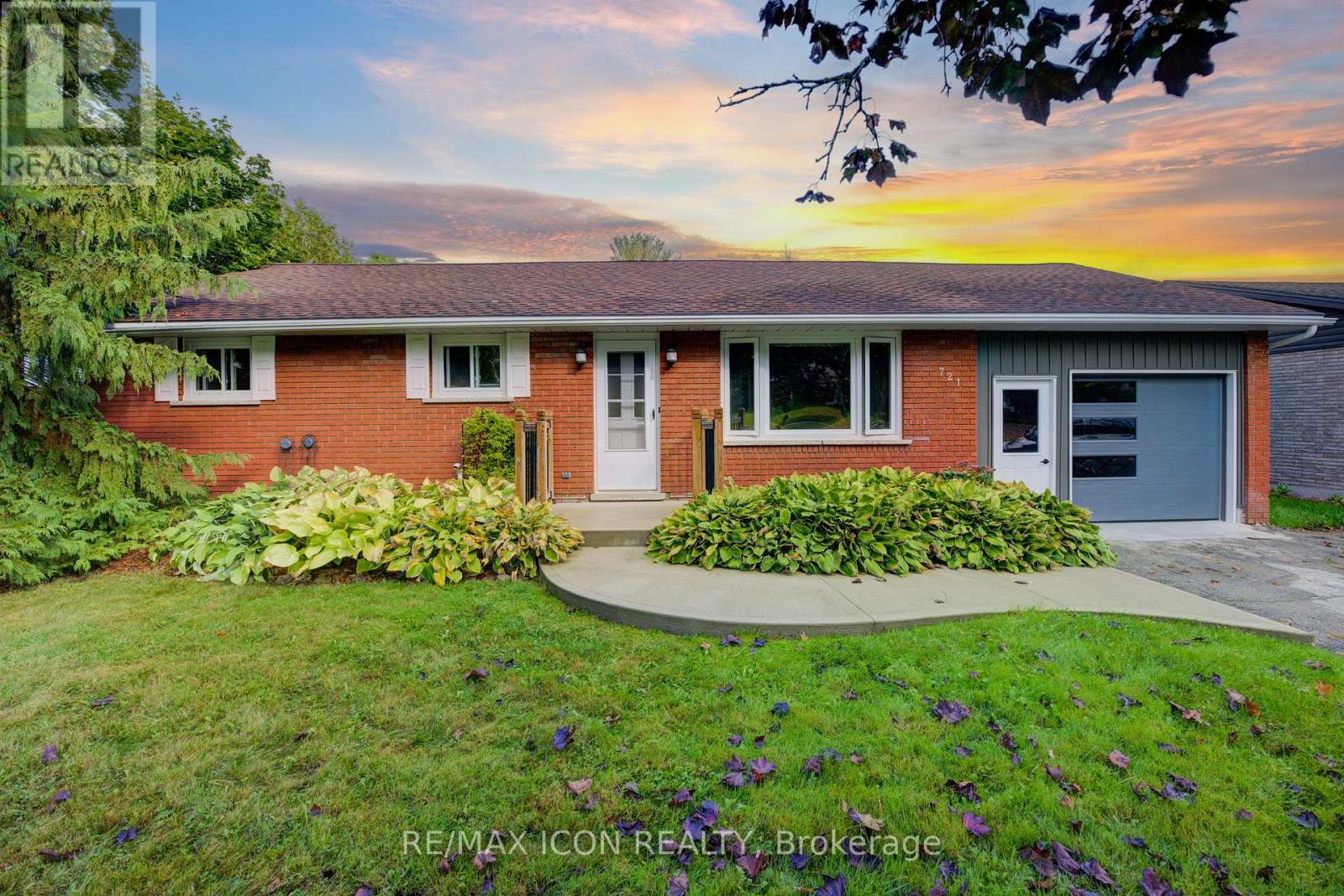 721 Waterloo Street, Wellington North (Mount Forest), Ontario  N0G 2L3 - Photo 4 - X12188944