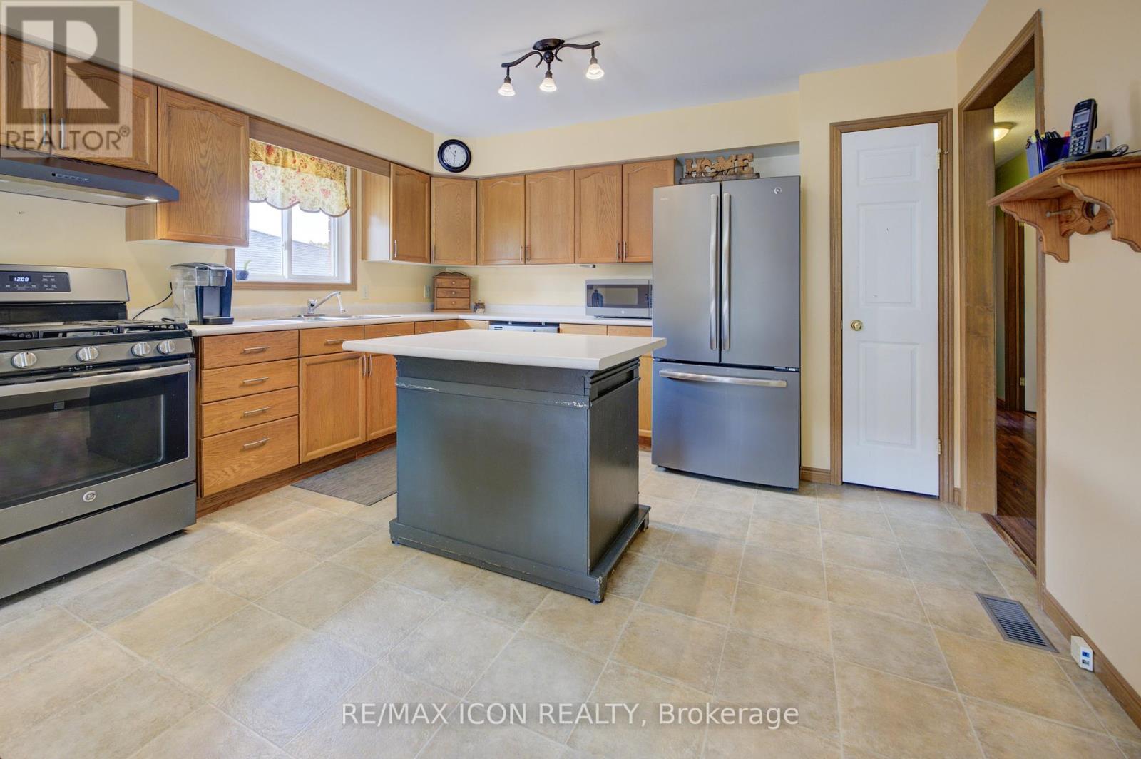 178 Melissa Crescent, Wellington North (Mount Forest), Ontario  N0G 2L3 - Photo 18 - X12188952