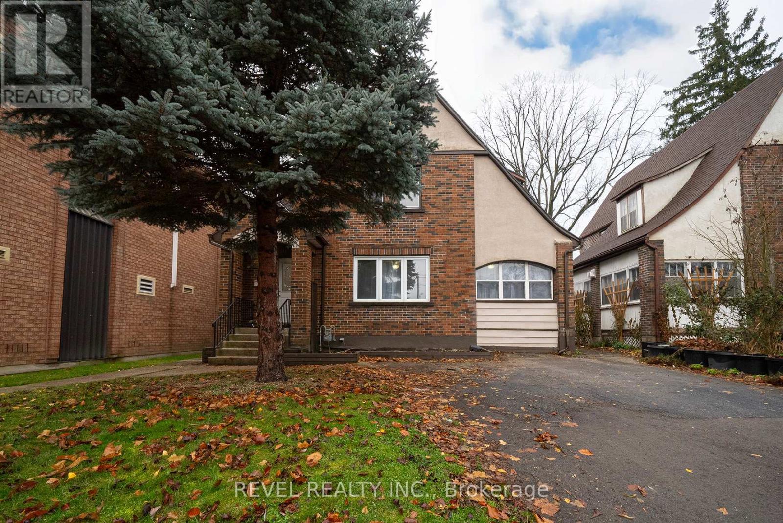 Property at 108 COLBORNE STREET N image 2