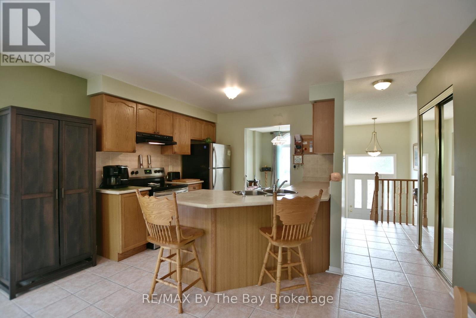 109 Silver Birch Avenue, Wasaga Beach, Ontario  L9Z 1N2 - Photo 11 - S12127349