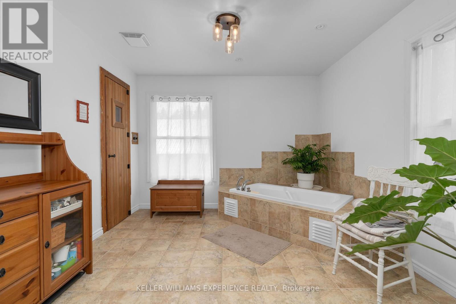 1398 Old Second Road N, Springwater, Ontario  L0L 2K0 - Photo 8 - S12189141