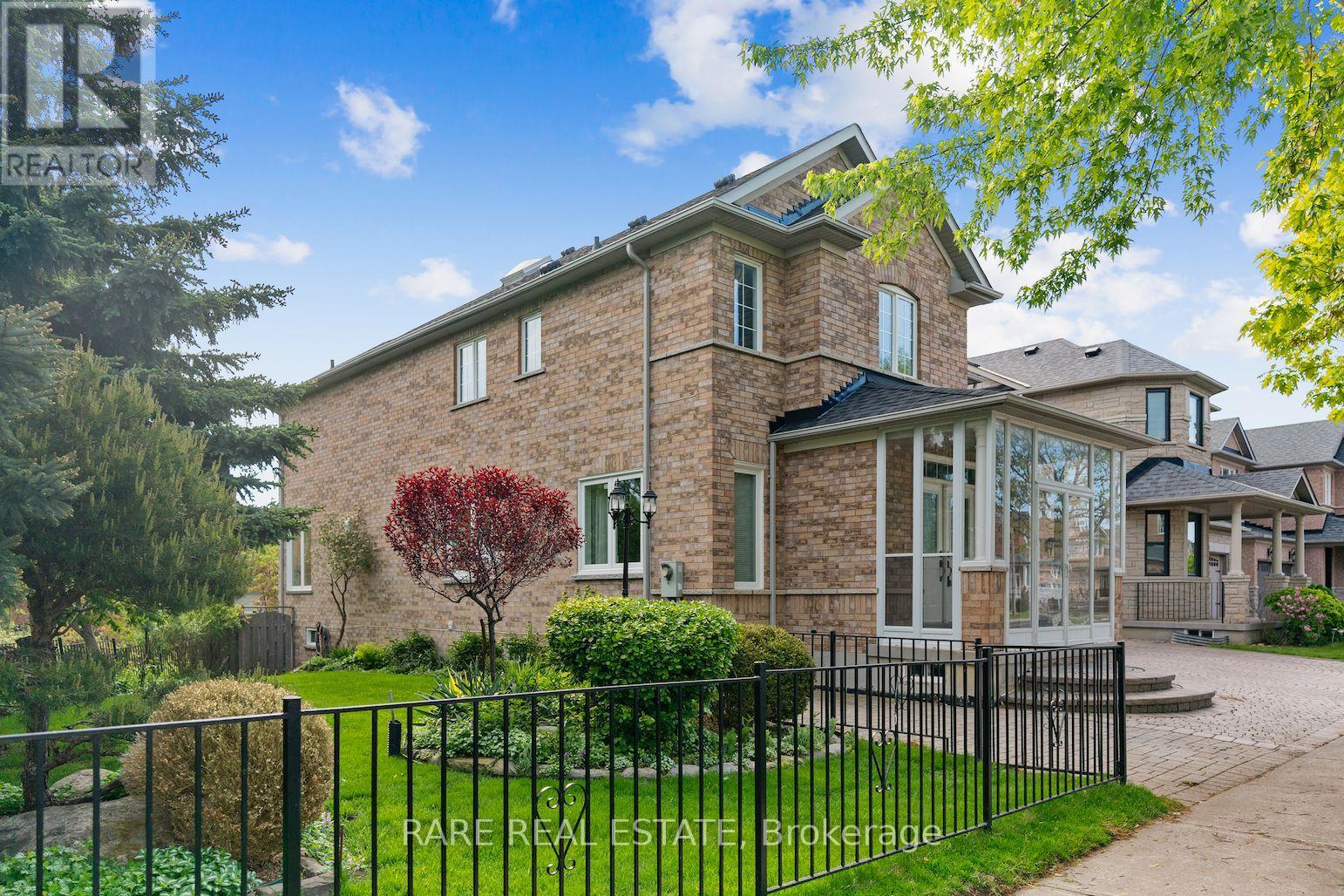 295 Stonebridge Drive, Markham, Ontario  L6C 2Y1 - Photo 3 - N12188832