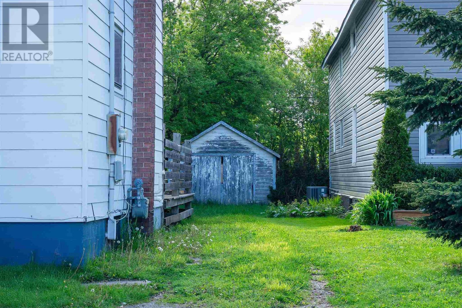 240 Huron St, Sault Ste. Marie, Ontario  P6A 1R5 - Photo 2 - SM251342