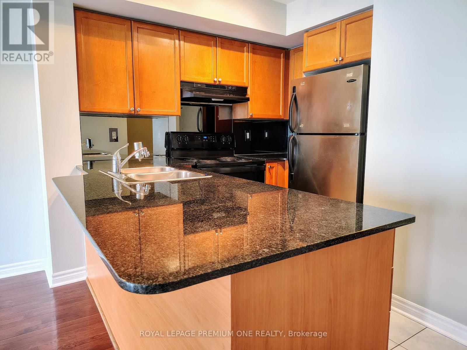 1301 - 1 Elm Drive W, Mississauga (City Centre), Ontario  L5B 4M1 - Photo 7 - W12189139