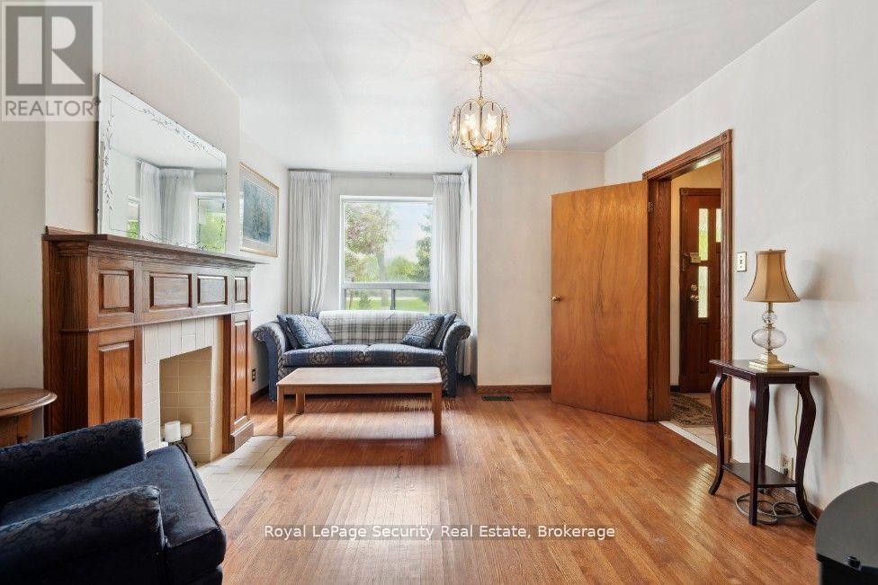 38 Fernbank Avenue, Toronto, Ontario  M6H 1W2 - Photo 11 - W12189234