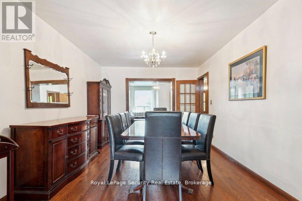 38 Fernbank Avenue, Toronto, Ontario  M6H 1W2 - Photo 15 - W12189234