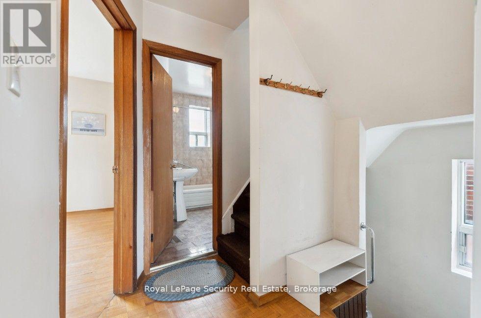 38 Fernbank Avenue, Toronto, Ontario  M6H 1W2 - Photo 22 - W12189234
