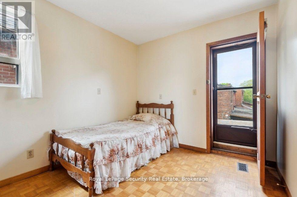 38 Fernbank Avenue, Toronto, Ontario  M6H 1W2 - Photo 23 - W12189234