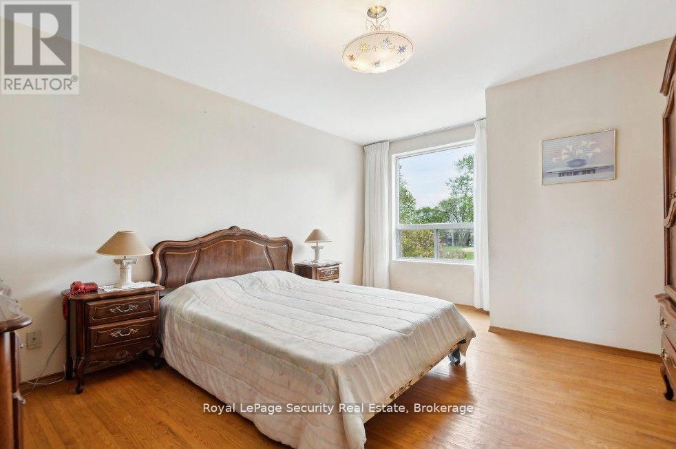 38 Fernbank Avenue, Toronto, Ontario  M6H 1W2 - Photo 28 - W12189234