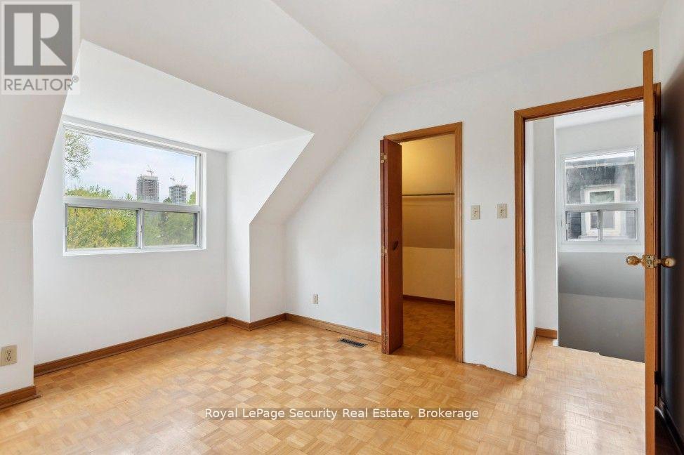 38 Fernbank Avenue, Toronto, Ontario  M6H 1W2 - Photo 34 - W12189234