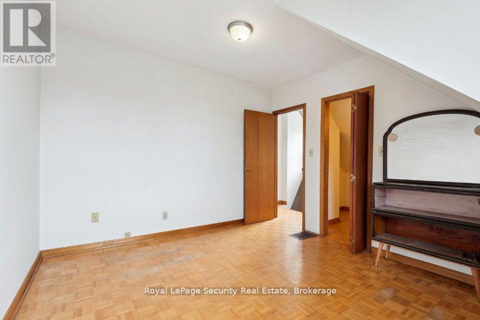 38 Fernbank Avenue, Toronto, Ontario  M6H 1W2 - Photo 38 - W12189234