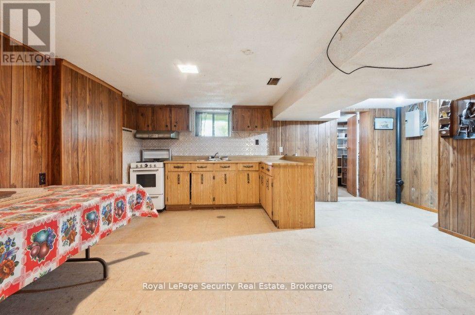 38 Fernbank Avenue, Toronto, Ontario  M6H 1W2 - Photo 39 - W12189234