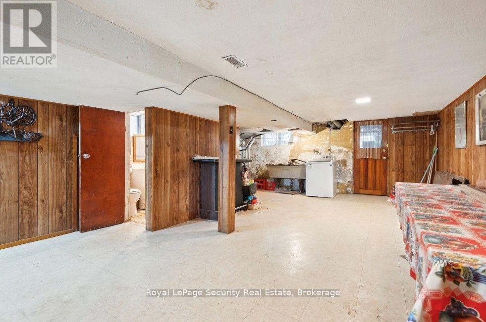 38 Fernbank Avenue, Toronto, Ontario  M6H 1W2 - Photo 40 - W12189234