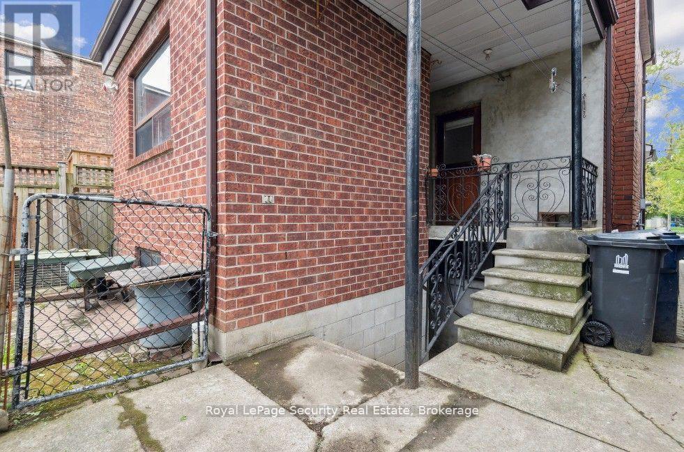 38 Fernbank Avenue, Toronto, Ontario  M6H 1W2 - Photo 42 - W12189234