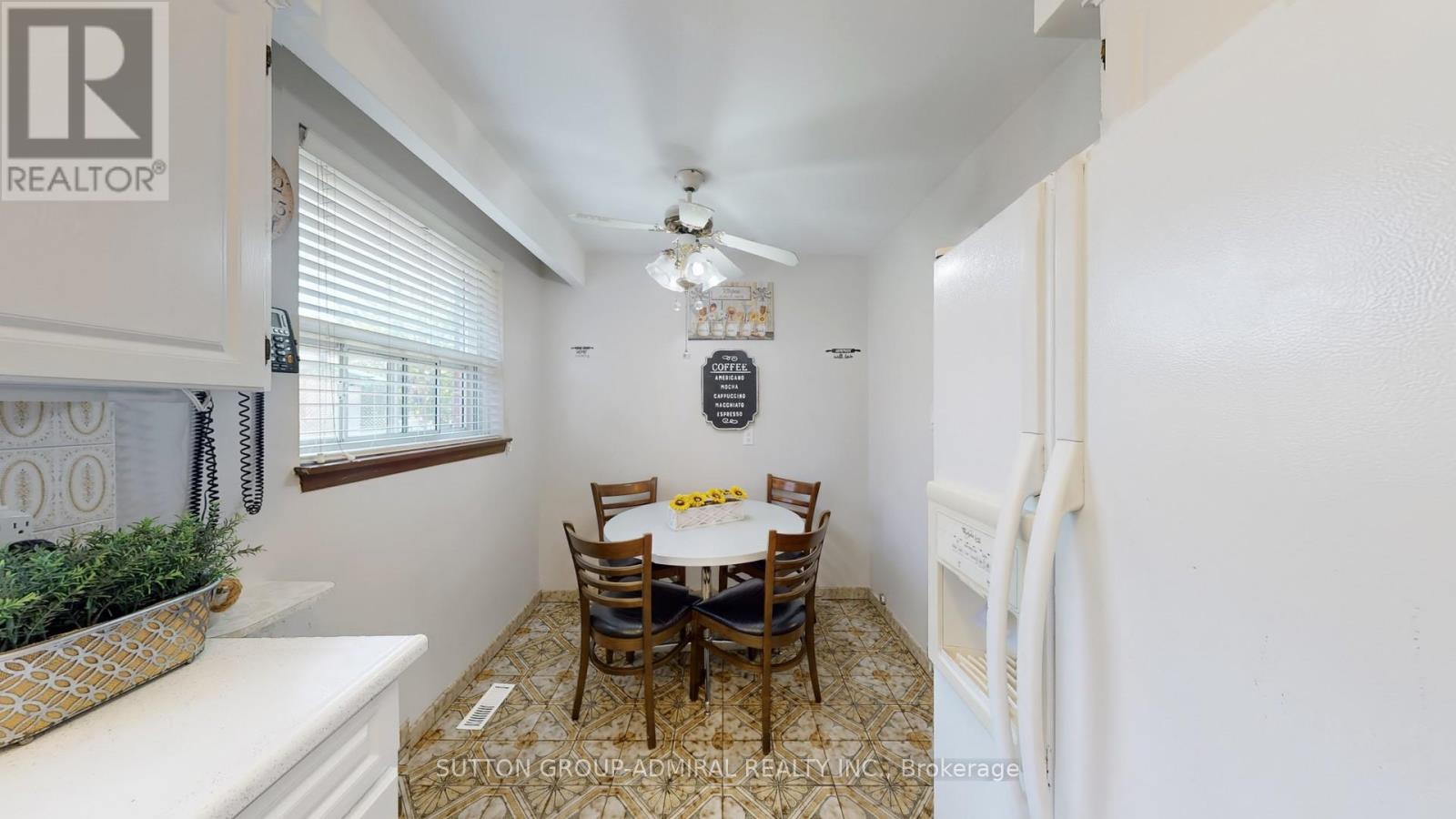 22 Peterson Drive, Toronto, Ontario  M9M 1X1 - Photo 15 - W12176374