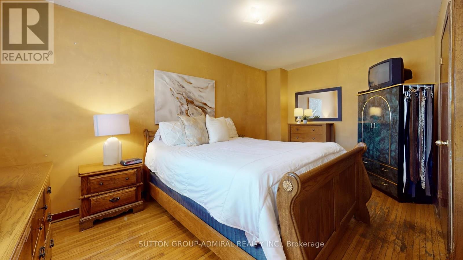 22 Peterson Drive, Toronto, Ontario  M9M 1X1 - Photo 24 - W12176374