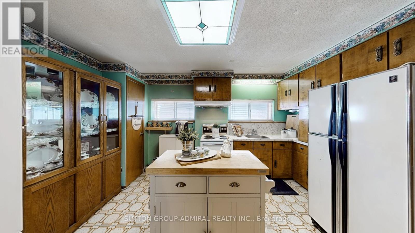 22 Peterson Drive, Toronto, Ontario  M9M 1X1 - Photo 31 - W12176374
