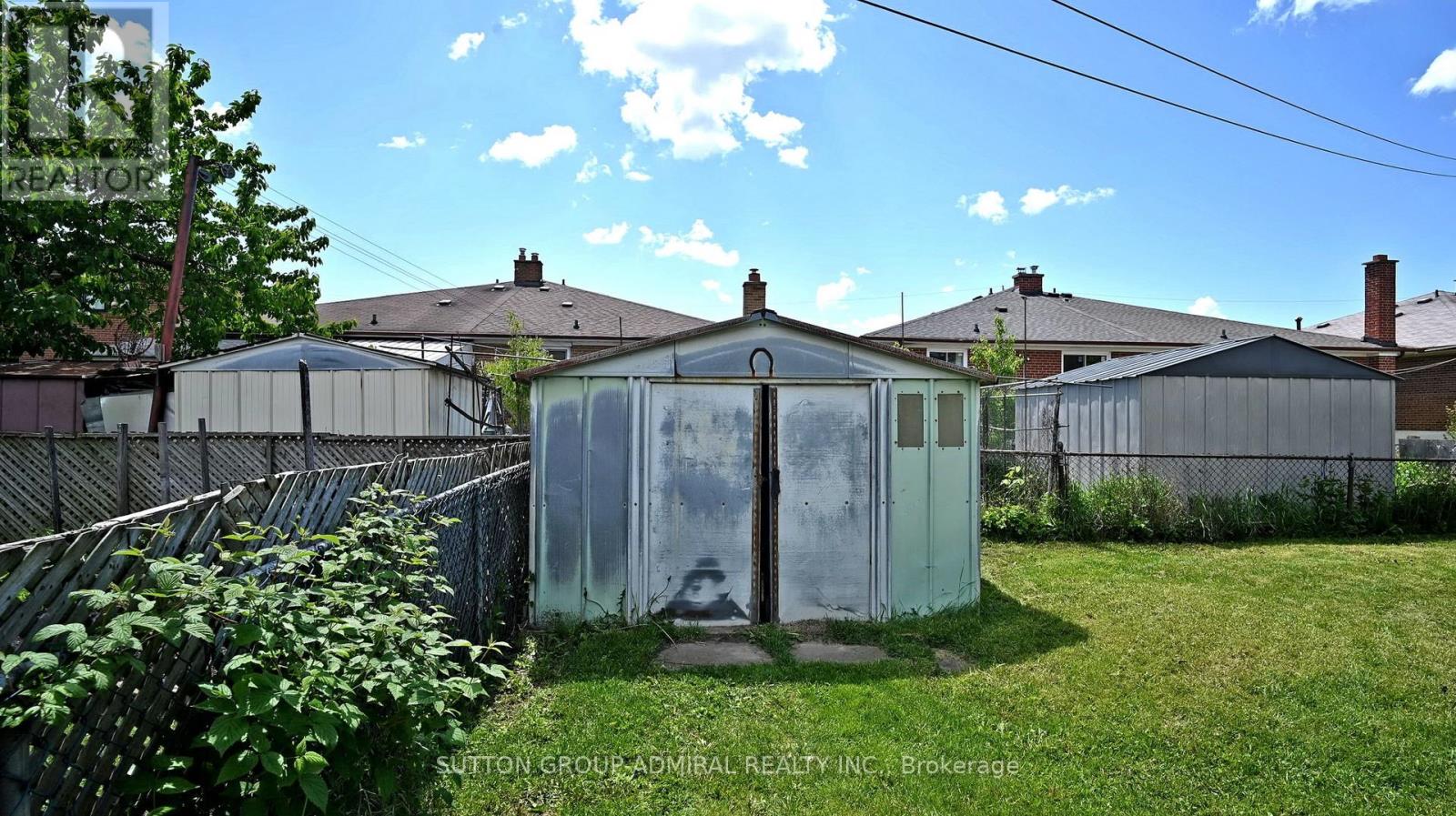 22 Peterson Drive, Toronto, Ontario  M9M 1X1 - Photo 36 - W12176374