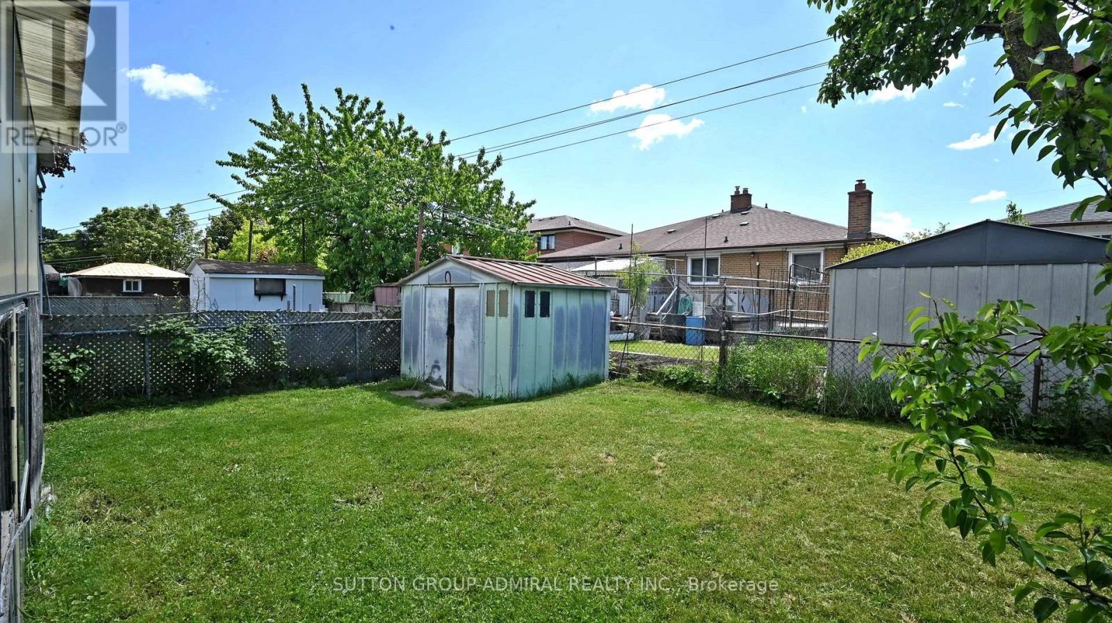 22 Peterson Drive, Toronto, Ontario  M9M 1X1 - Photo 38 - W12176374