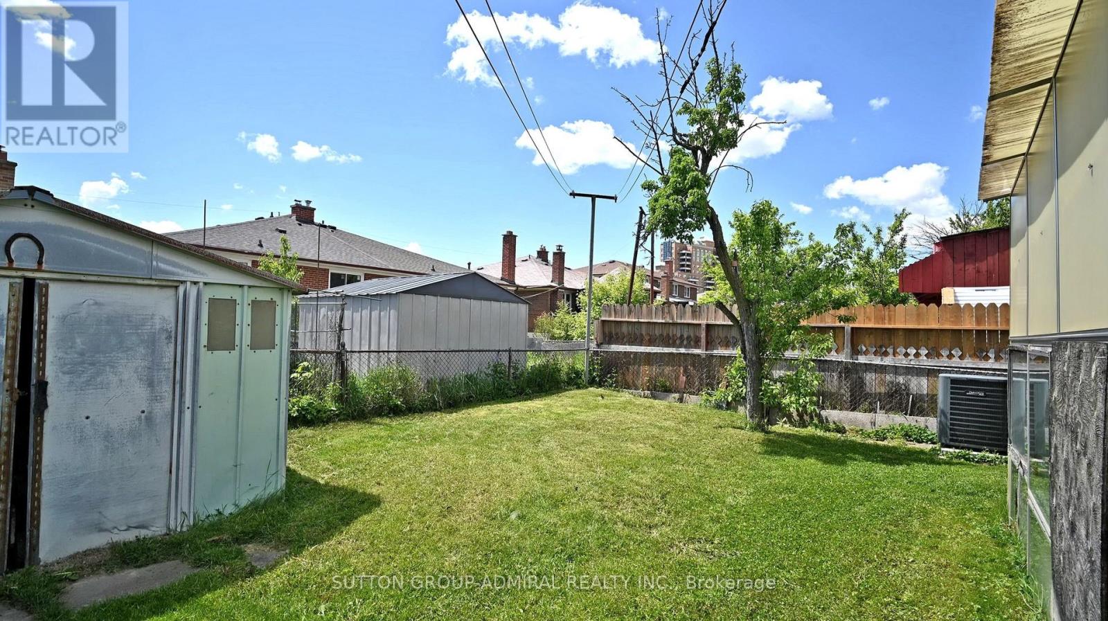 22 Peterson Drive, Toronto, Ontario  M9M 1X1 - Photo 37 - W12176374