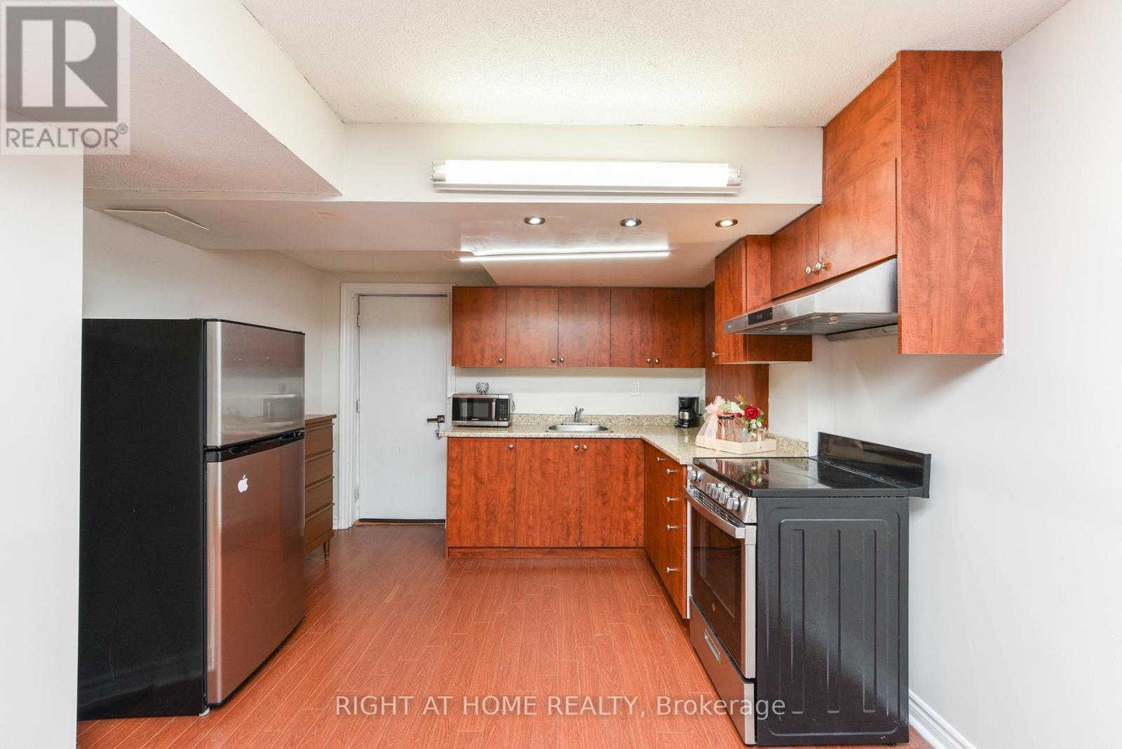 41 Darren Road, Brampton, Ontario  L6P 1Z5 - Photo 28 - W12187613
