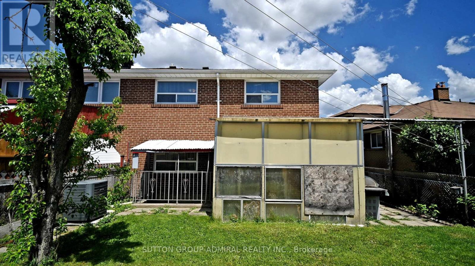 22 Peterson Drive, Toronto, Ontario  M9M 1X1 - Photo 34 - W12176374