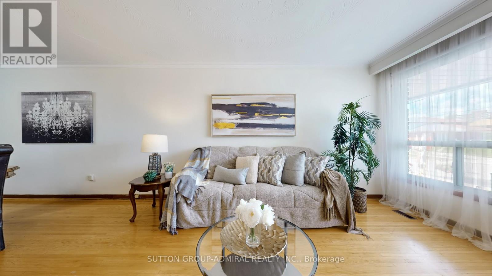 22 Peterson Drive, Toronto, Ontario  M9M 1X1 - Photo 7 - W12176374