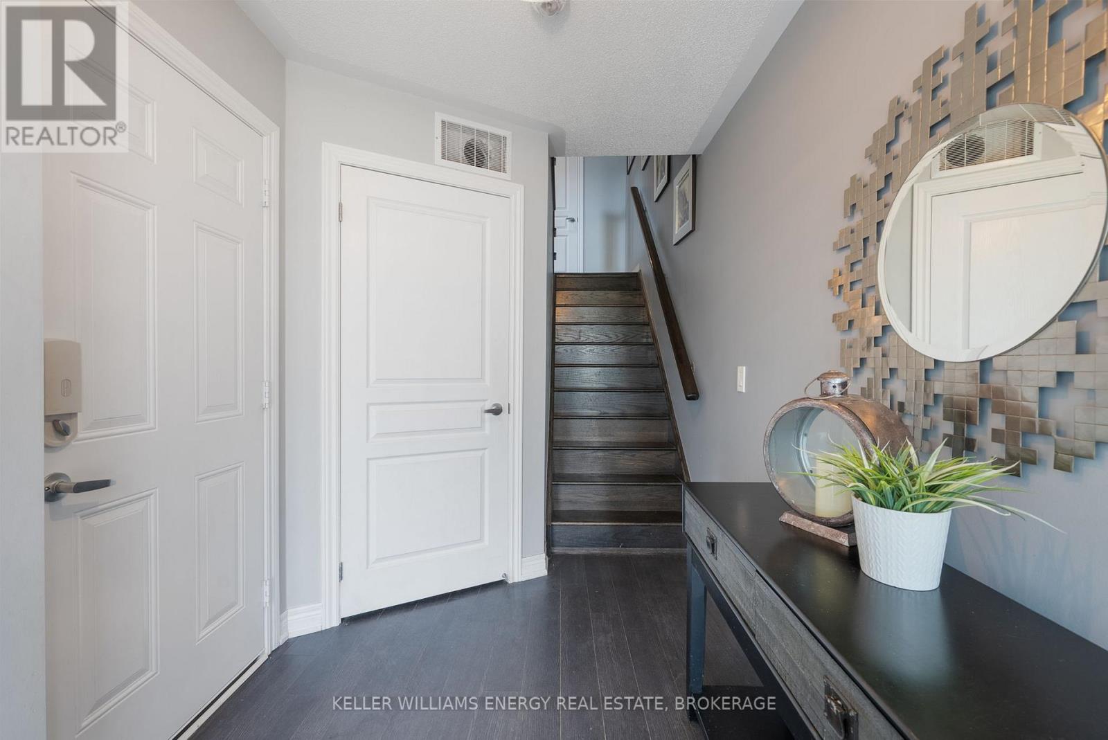 69 Tabaret Crescent, Oshawa, Ontario  L1L 0G5 - Photo 4 - E12189283
