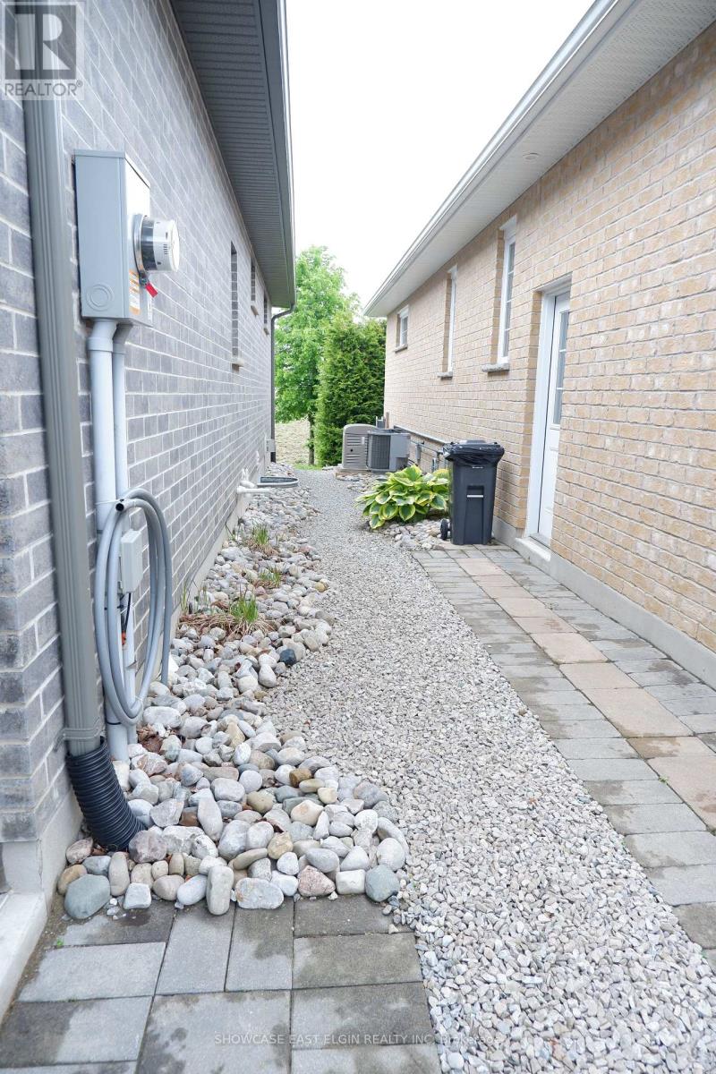 18 - 132 Robin Ridge Drive, Central Elgin (Belmont), Ontario  N0L 1B0 - Photo 26 - X12189277