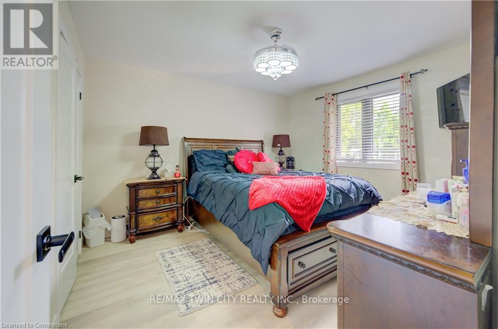 6 Hanlon Place, Brant (Paris), Ontario  N3L 3E3 - Photo 25 - X12189087