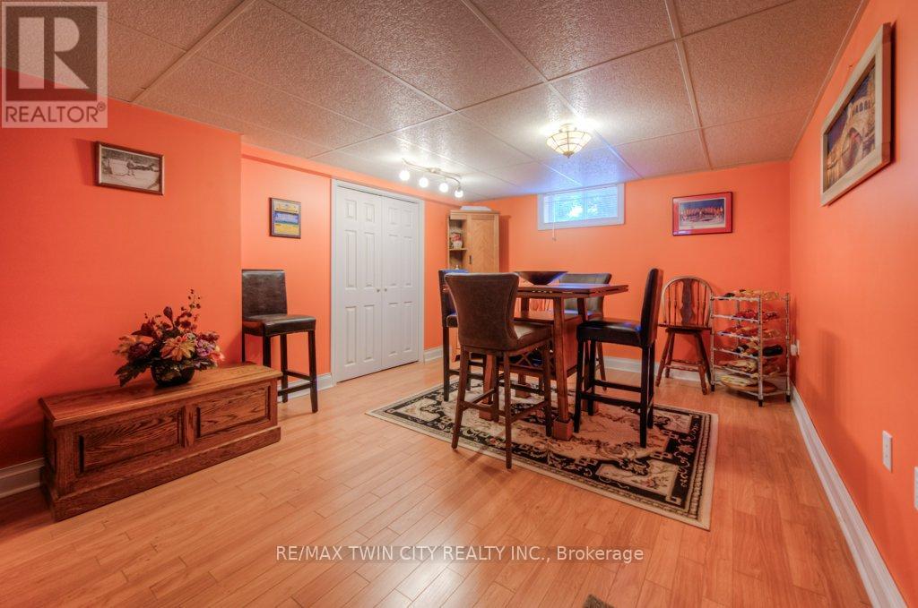 18 Renwick Avenue, Cambridge, Ontario  N3C 2T6 - Photo 14 - X12189134
