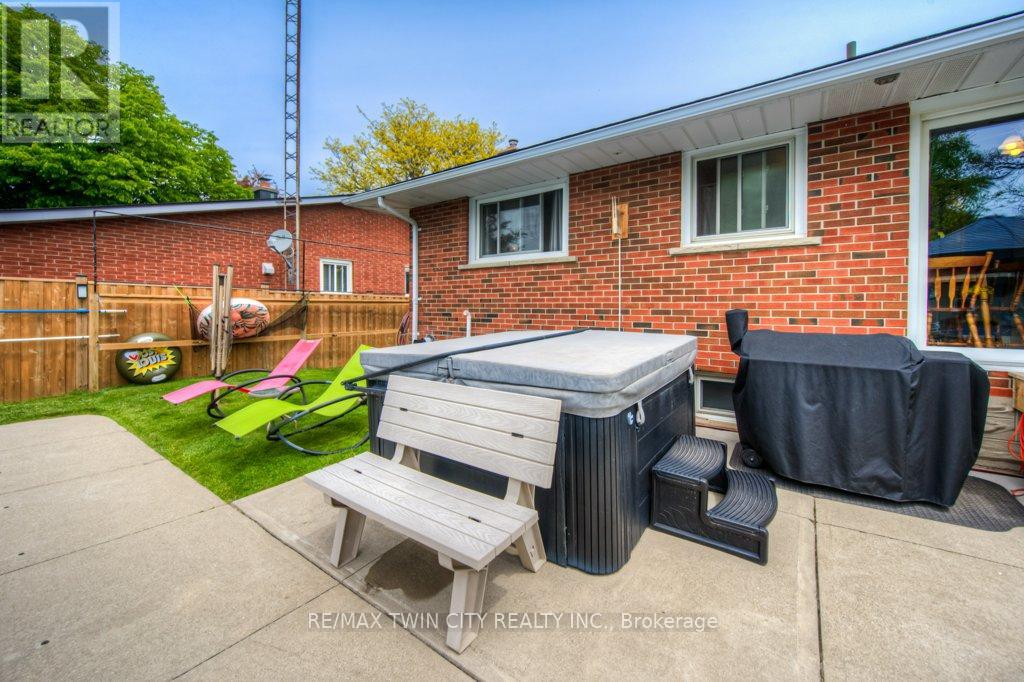 18 Renwick Avenue, Cambridge, Ontario  N3C 2T6 - Photo 24 - X12189134