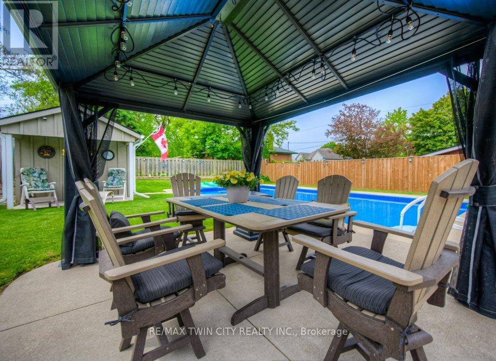 18 Renwick Avenue, Cambridge, Ontario  N3C 2T6 - Photo 25 - X12189134