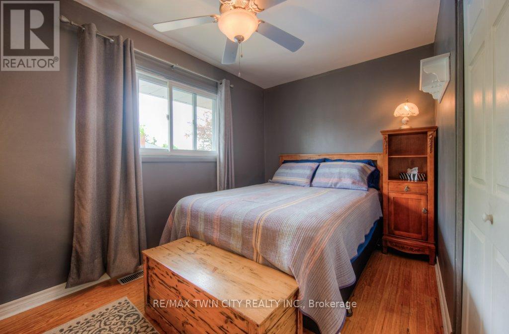 18 Renwick Avenue, Cambridge, Ontario  N3C 2T6 - Photo 5 - X12189134