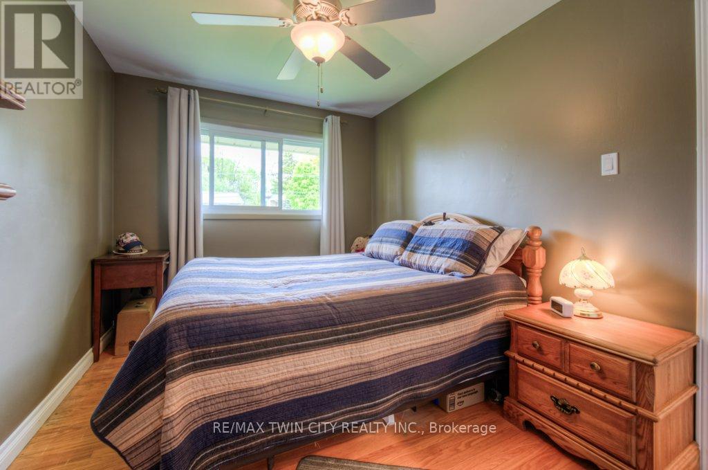 18 Renwick Avenue, Cambridge, Ontario  N3C 2T6 - Photo 7 - X12189134