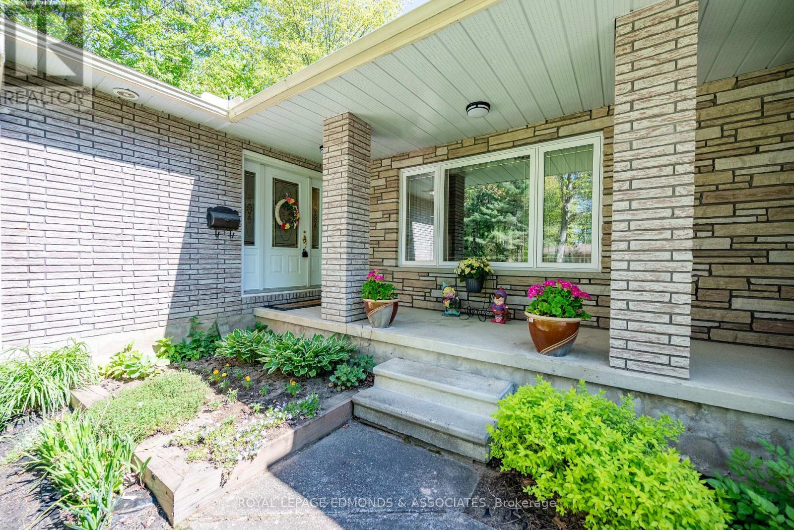 Property at 9 HERITAGE DRIVE image 4