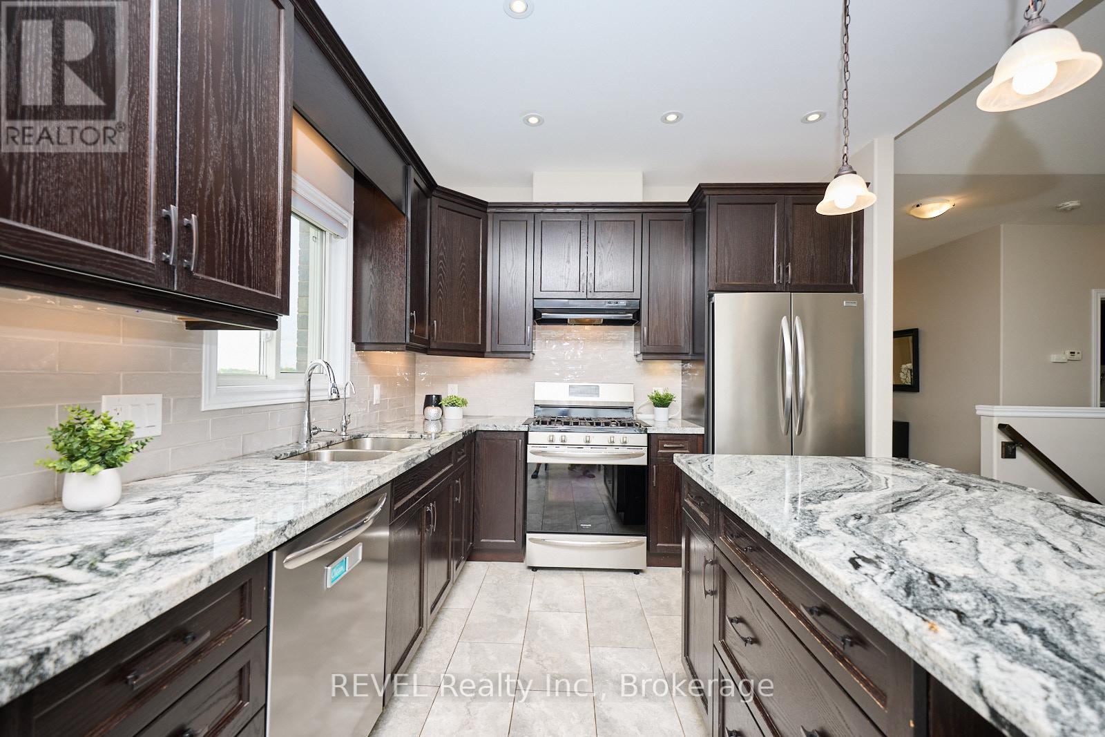 5 Cinnamon Street, Thorold (Rolling Meadows), Ontario  L2V 0H5 - Photo 11 - X12189157