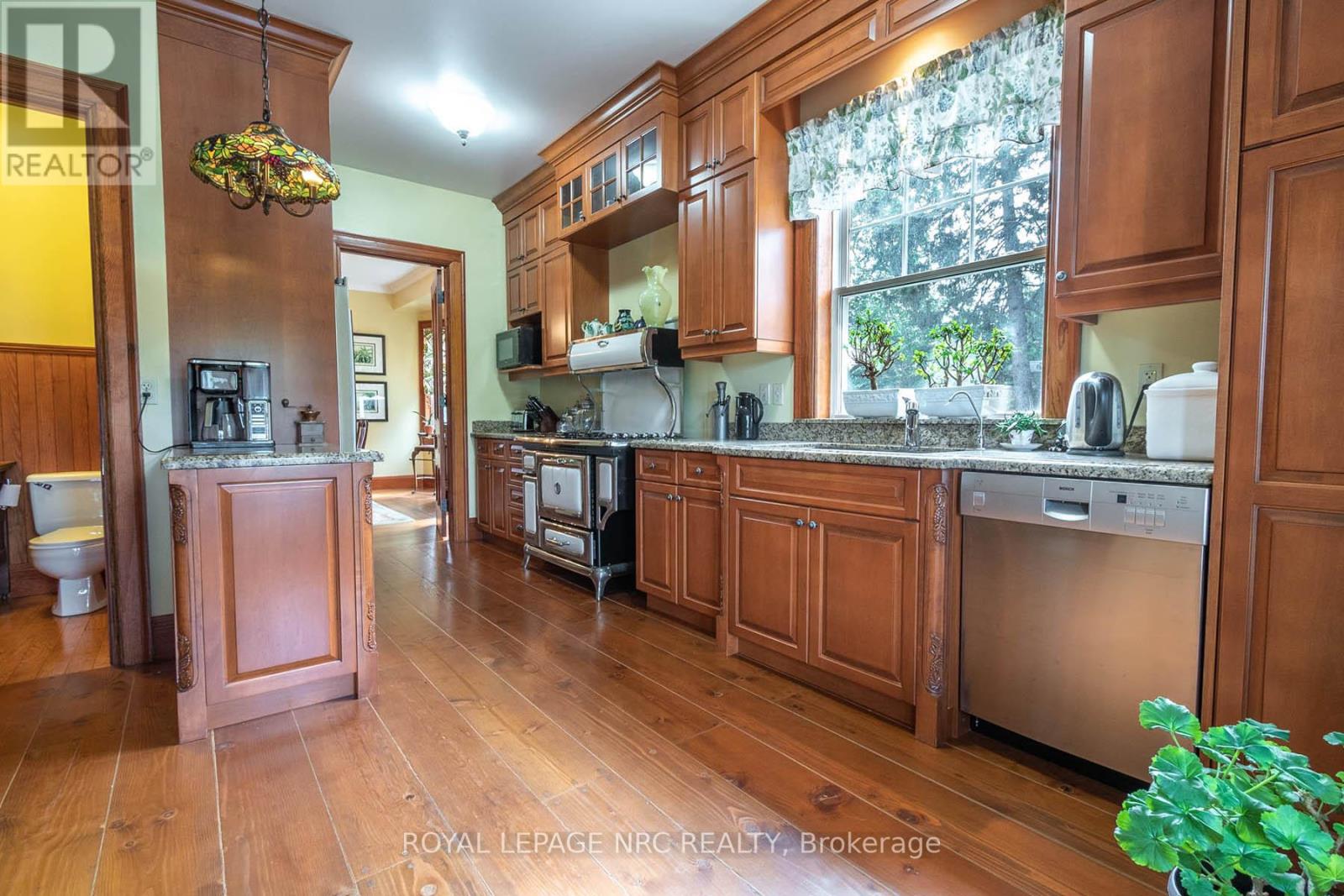 14902 Niagara River Parkway, Niagara-On-The-Lake, Ontario  L0S 1J0 - Photo 10 - X12189187