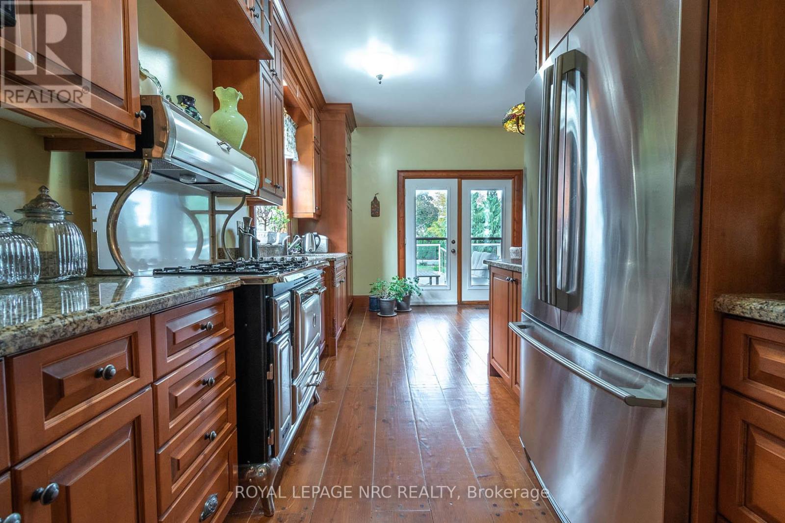 14902 Niagara River Parkway, Niagara-On-The-Lake, Ontario  L0S 1J0 - Photo 11 - X12189187