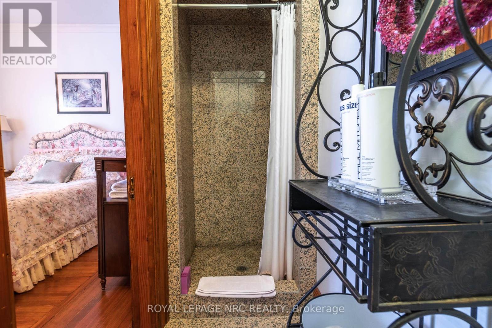 14902 Niagara River Parkway, Niagara-On-The-Lake, Ontario  L0S 1J0 - Photo 18 - X12189187