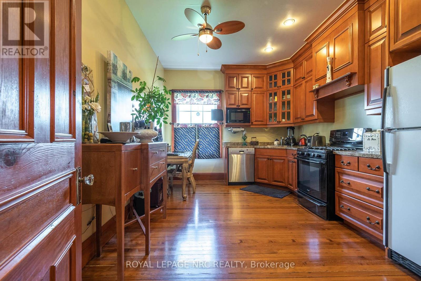 14902 Niagara River Parkway, Niagara-On-The-Lake, Ontario  L0S 1J0 - Photo 23 - X12189187
