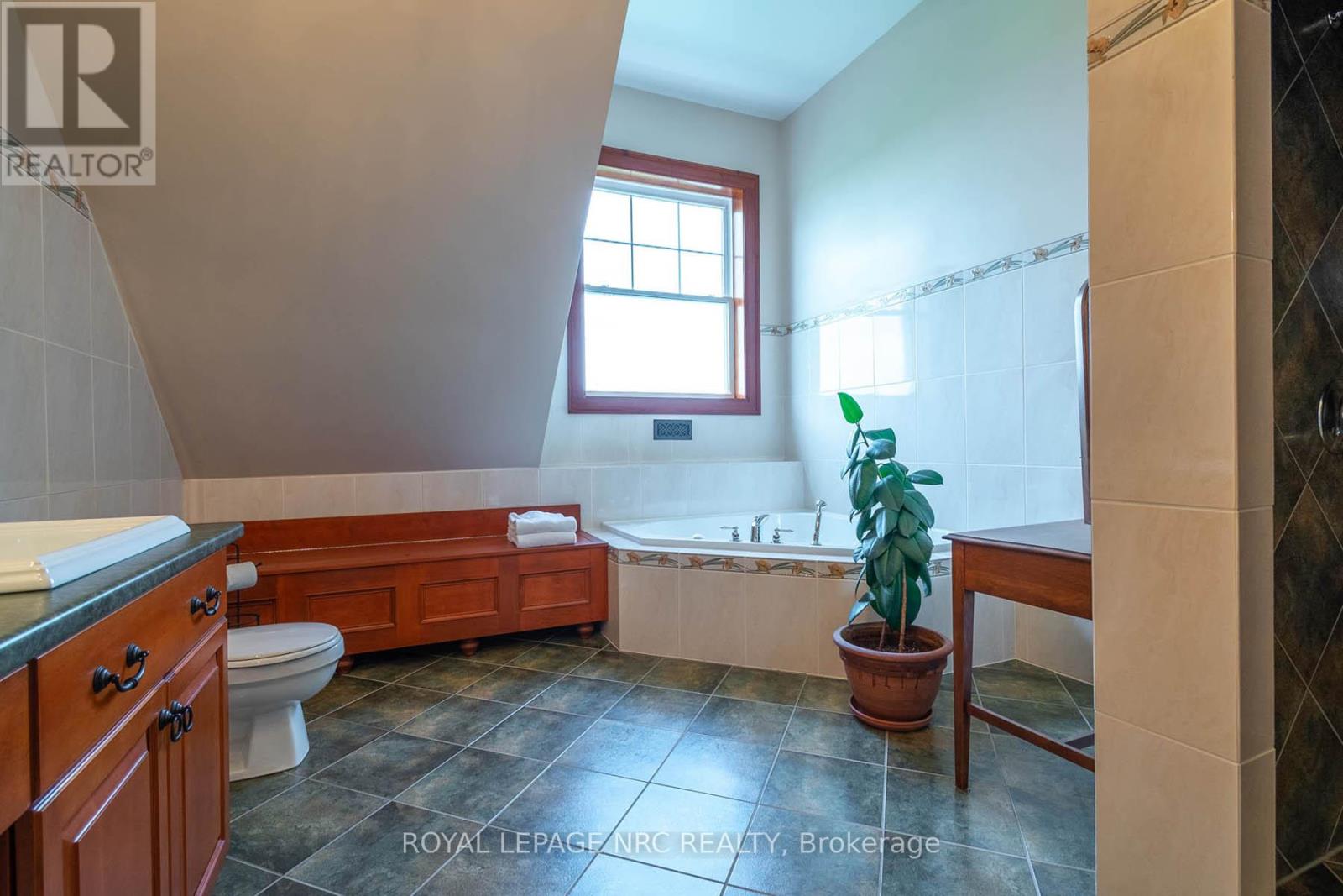 14902 Niagara River Parkway, Niagara-On-The-Lake, Ontario  L0S 1J0 - Photo 35 - X12189187