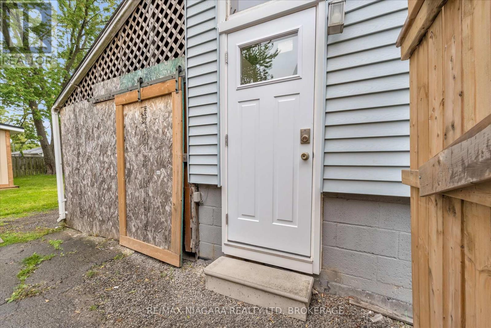 17 Lonsdale Avenue, St. Catharines, Ontario  L2P 1G8 - Photo 16 - X12189224