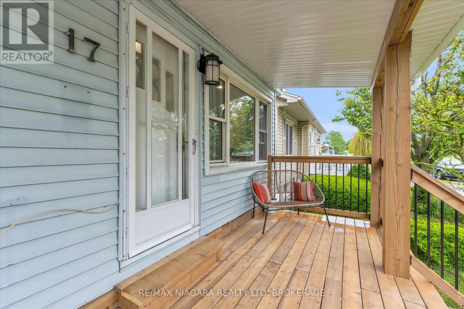 Property at 17 LONSDALE AVENUE image 3
