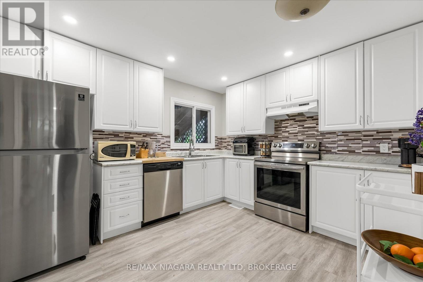 17 Lonsdale Avenue, St. Catharines, Ontario  L2P 1G8 - Photo 9 - X12189224