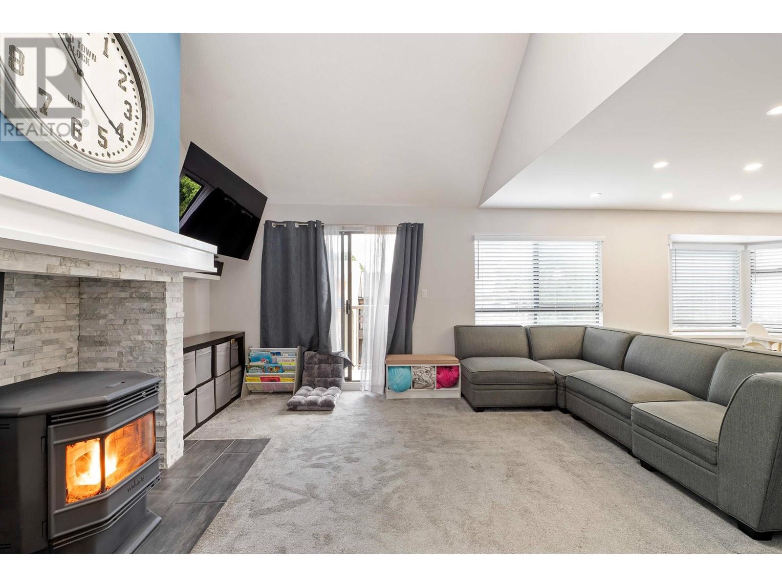 410 777 Eighth Street, New Westminster, British Columbia  V3M 3S7 - Photo 3 - R3009637